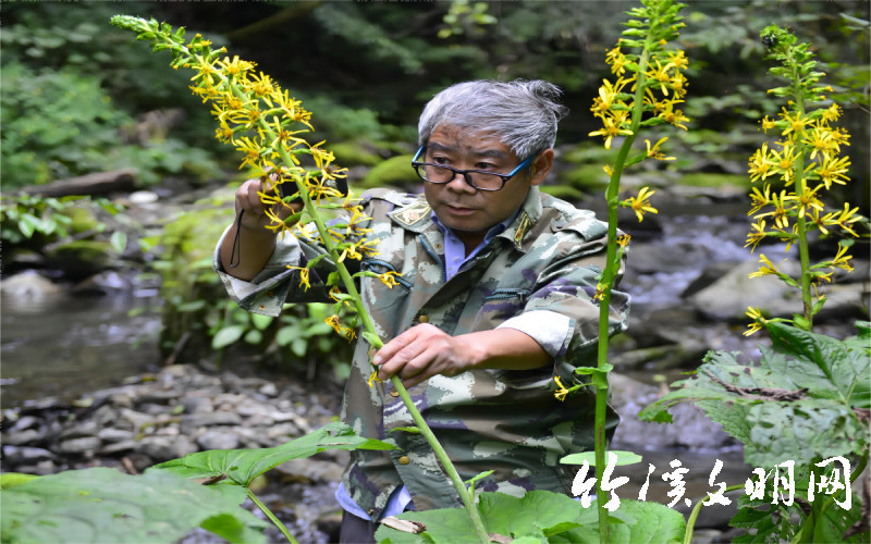 中国好人候选人工作生活照片2（十堰市竹溪县甘启良）(1)(1).png