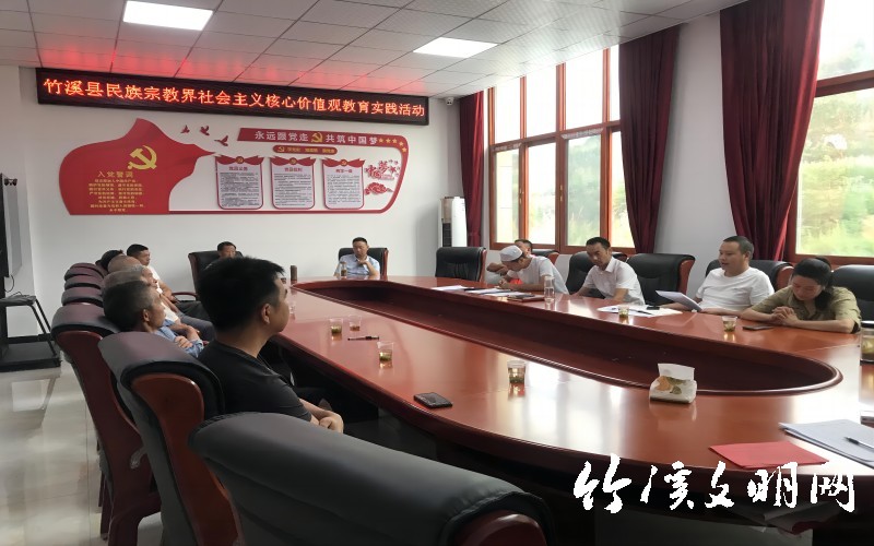 2023.8.14，竹溪县委统战 部（民宗局），指导城关镇日进回族村群众开展“民族宗教界社会主义核心价值观实践活动”集中学习（场景二） (2)(1).jpg