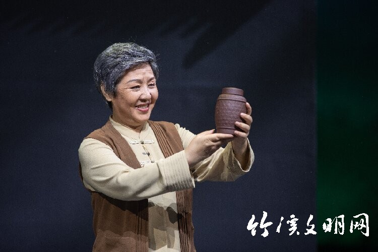 黄彩平.jpg
