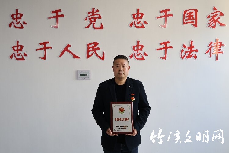 黄敏3.jpg