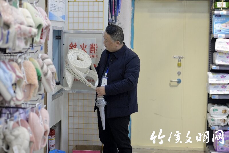 钟明.jpg